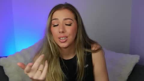 aussielulu online show from October 17, 11:25 am