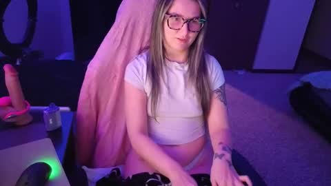 autumn2704 online show from November 25, 4:28 pm