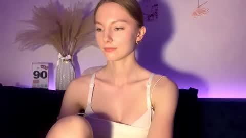 Snapshot of autumnroginson chatting on September 21, 5:39 pm Annie online show from September 21, 5:39 pm