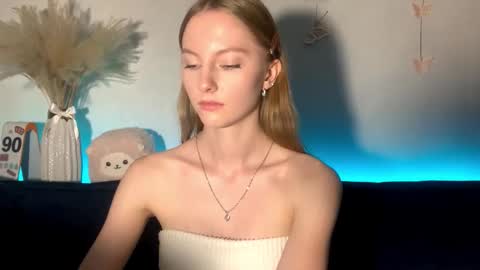 Snapshot of autumnroginson chatting on September 20, 5:38 pm Annie online show from September 20, 5:38 pm