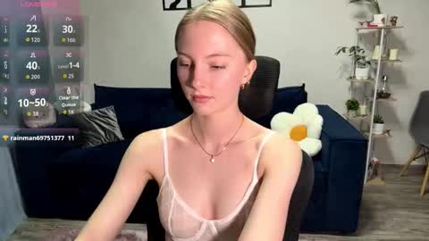 Snapshot of autumnroginson chatting on October 17, 6:56 pm Annie online show from October 17, 6:56 pm