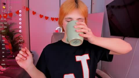 Alice online show from April 8, 3:37 pm