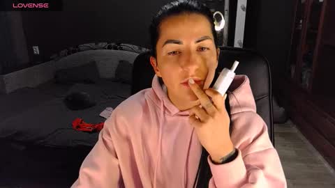 Ava online show from December 3, 1:34 pm