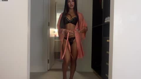 Ava  online show from April 14, 8:50 am