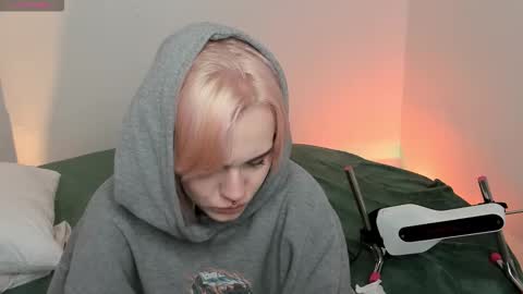 avabloom_ online show from March 4, 7:16 am