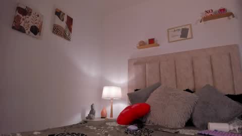 Avaline Help me reach 100 likes TRANSMISSION EVERY DAY FROM 39 PM online show from February 27, 4:24 am