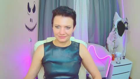 avasaturnian online show from November 6, 8:50 am