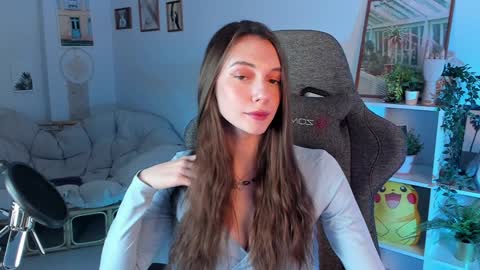 Avie online show from January 8, 3:28 pm