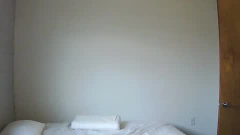 Avery online show from April 2, 11:22 pm