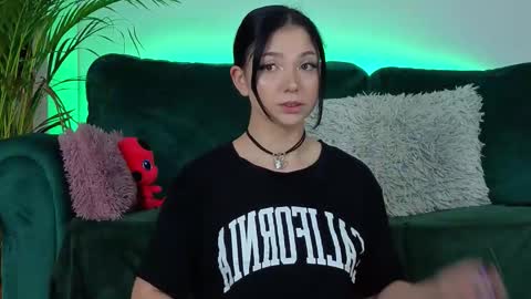 AveryWillow online show from September 24, 3:35 am