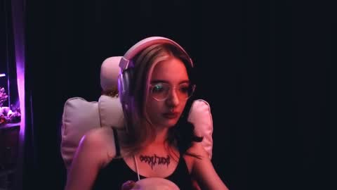 Avriel online show from December 27, 11:31 pm