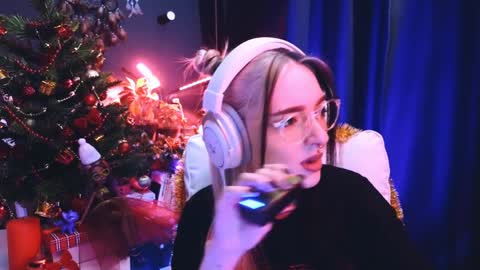 Avriel online show from December 16, 2:15 am