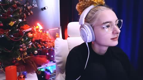 Avriel online show from December 22, 5:55 am