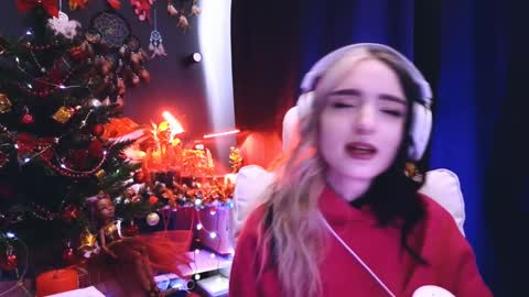 Avriel online show from December 24, 5:49 am