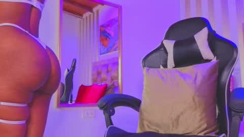 AVIS  online show from February 13, 9:40 pm