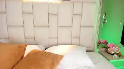 Avy  online show from December 22, 12:34 pm