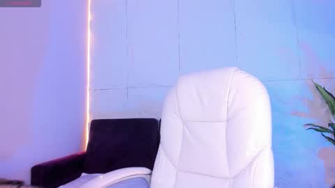 Avy  online show from November 14, 2:19 pm