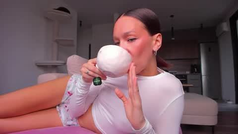 Awgustina online show from September 17, 8:51 am