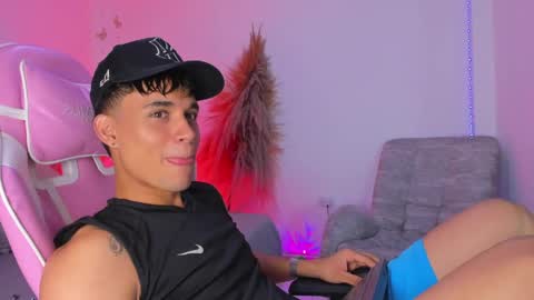 AXEL online show from May 21, 1:17 pm