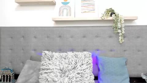 AXEL  online show from April 25, 1:08 am