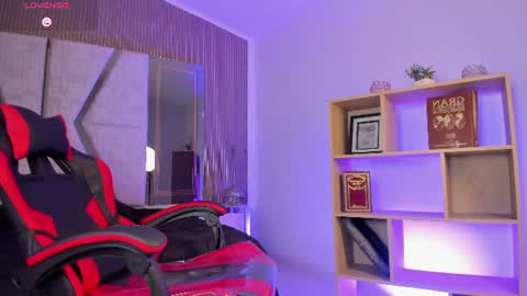 axel_grey_ online show from July 28, 4:39 pm