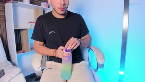 axel_grey_ online show from September 10, 1:34 pm