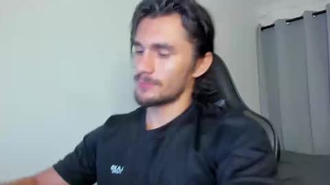 Snapshot of axel_owen chatting on September 23, 10:27 pm Axel online show from September 23, 10:27 pm