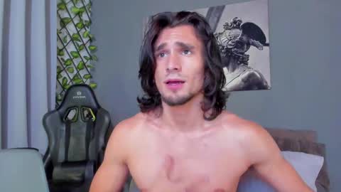 Snapshot of axel_owen chatting on March 7, 1:20 am Axel online show from March 7, 1:20 am