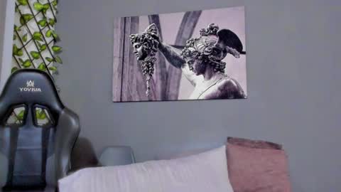 Snapshot of axel_owen chatting on March 2, 2:51 am Axel online show from March 2, 2:51 am