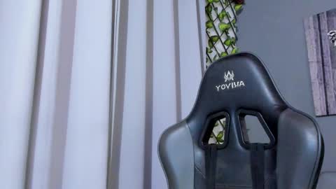 Snapshot of axel_owen chatting on February 17, 1:15 am Axel online show from February 17, 1:15 am