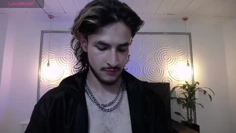 Axel  online show from June 13, 2:55 am