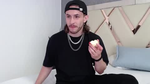 Axel  online show from June 2, 8:33 pm