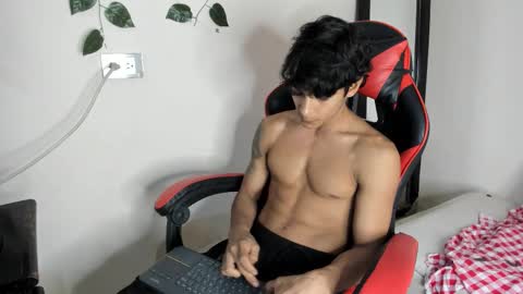 axel_rosse2 online show from November 24, 11:03 pm
