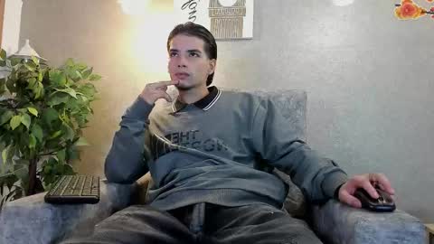 axel  online show from January 16, 11:52 am