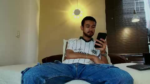Axel Clark online show from June 5, 8:03 pm