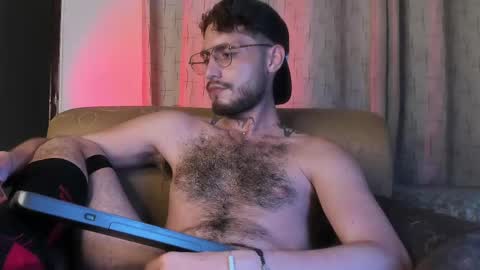 Snapshot of axelg_rose chatting on February 24, 11:52 pm online show from February 24, 11:52 pm