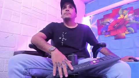 Snapshot of axell_cross2 chatting on October 2, 12:42 am Axell Cross2 online show from October 2, 12:42 am