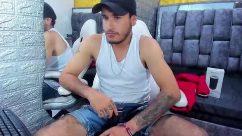 Snapshot of axell_cross2 chatting on February 19, 11:14 pm Axell Cross2 online show from February 19, 11:14 pm
