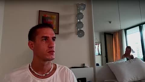 Axl online show from October 5, 4:43 am