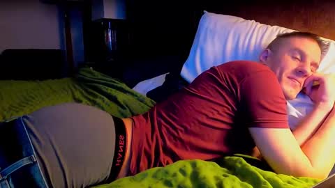 Axl online show from February 15, 12:37 am