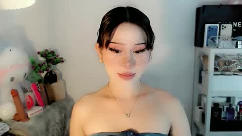 AYAHOSHILOVESYOU online show from March 15, 7:23 am