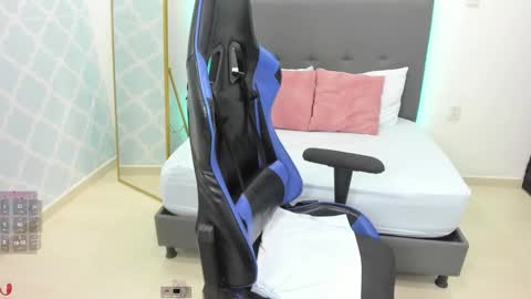 Snapshot of ayla13_ chatting on October 14, 7:17 pm Alyda Jaramillo online show from October 14, 7:17 pm