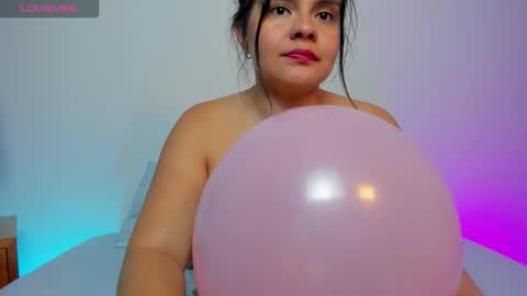 Snapshot of ayla13_ chatting on October 16, 8:18 pm Alyda Jaramillo online show from October 16, 8:18 pm