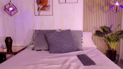 Ayleen online show from September 19, 1:37 pm