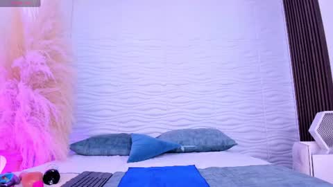 aylinlove_ online show from June 11, 12:25 pm