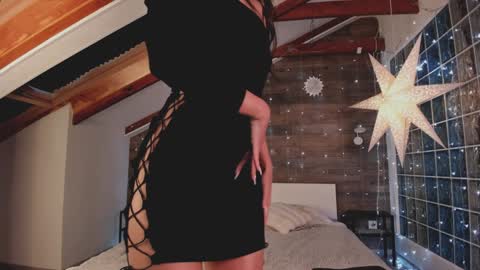 Snapshot of azaliaswallows chatting on February 5, 1:54 pm azaliaswallows online show from February 5, 1:54 pm