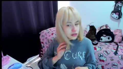 Azu Moure online show from December 14, 2:45 pm