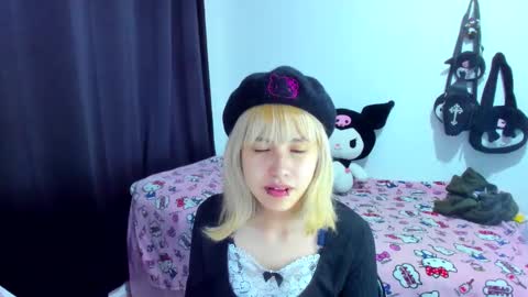 Azu Moure online show from November 22, 4:33 am