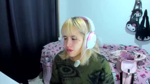 Azu Moure online show from November 28, 2:52 am