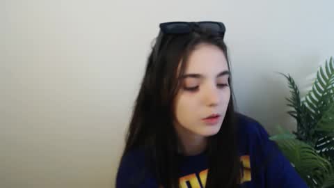 azumi_chan_ online show from October 18, 7:23 am